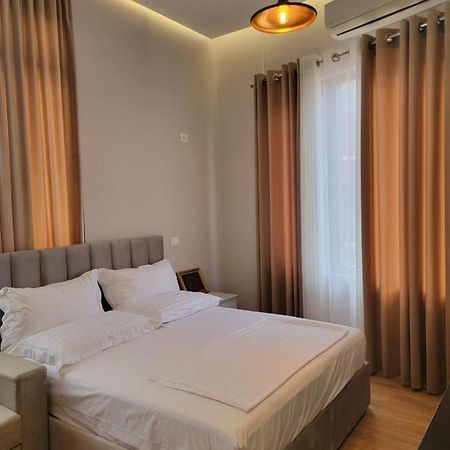 Berhami Studio Apartment Tirana Esterno foto