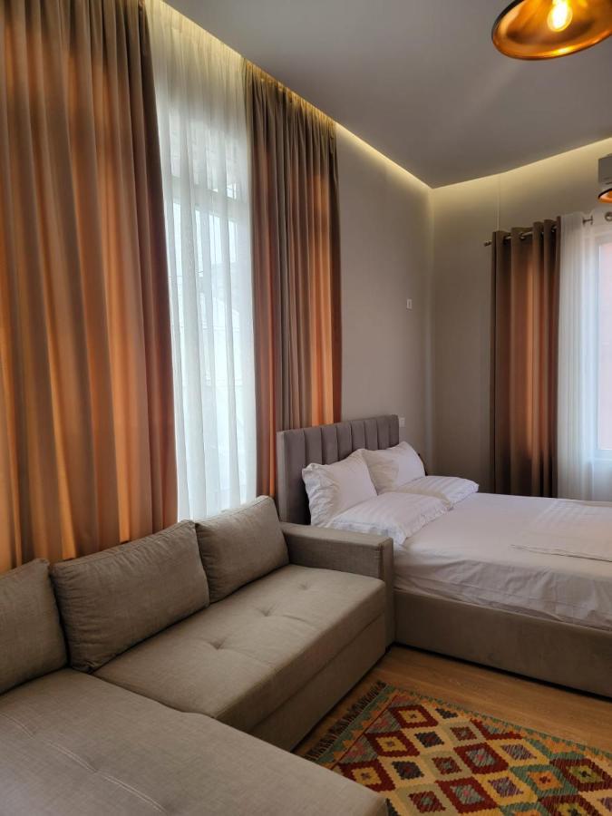 Berhami Studio Apartment Tirana Esterno foto