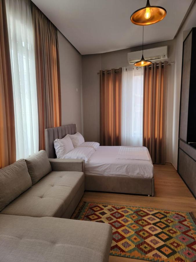 Berhami Studio Apartment Tirana Esterno foto