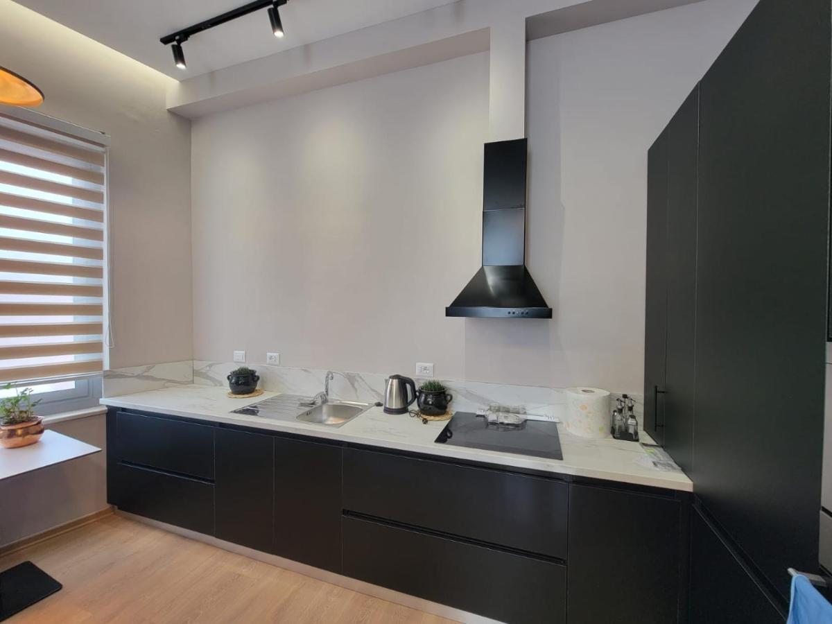 Berhami Studio Apartment Tirana Esterno foto