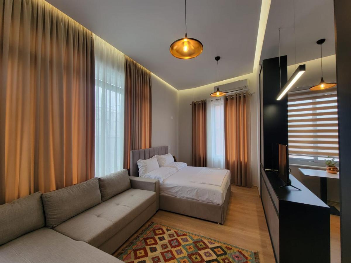 Berhami Studio Apartment Tirana Esterno foto