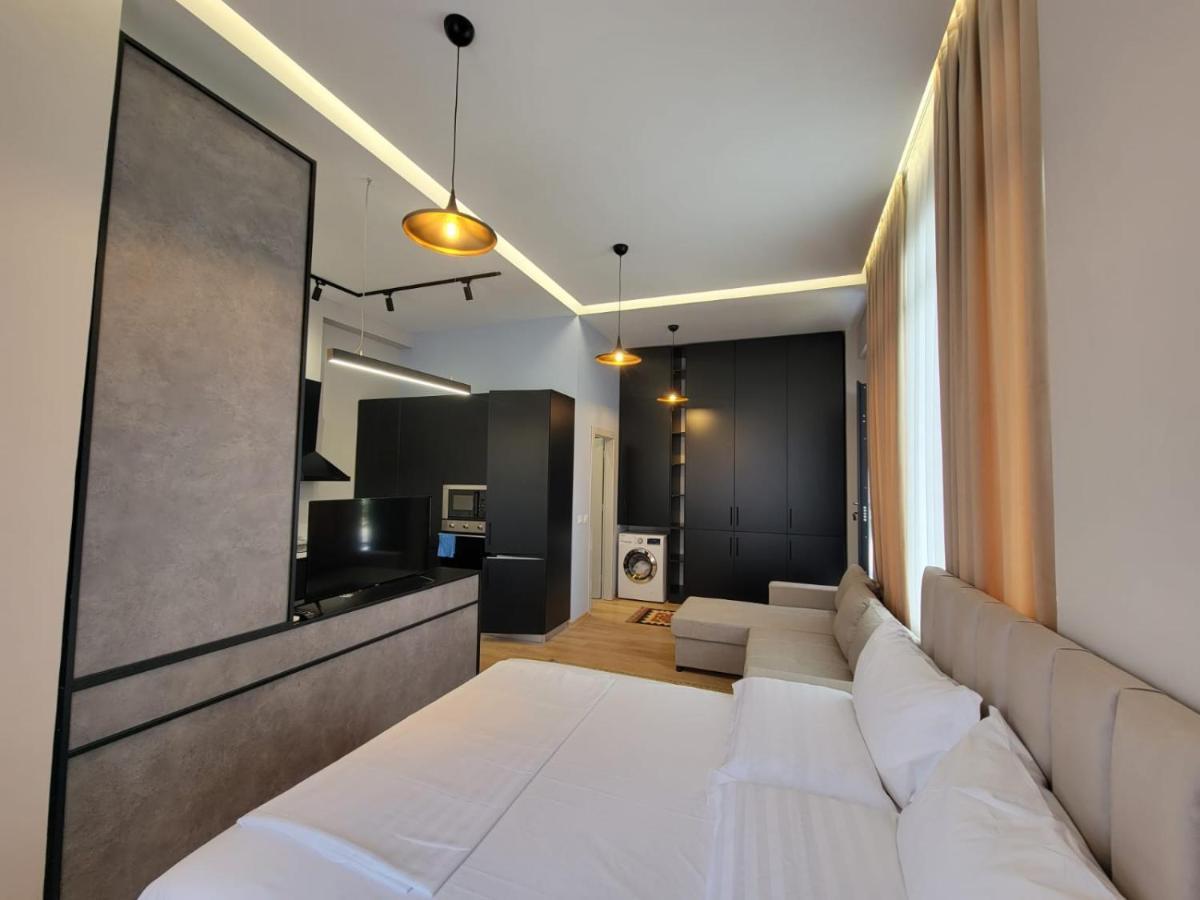 Berhami Studio Apartment Tirana Esterno foto