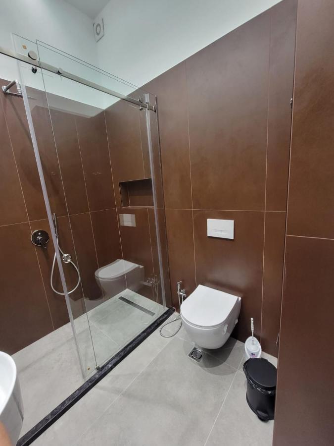 Berhami Studio Apartment Tirana Esterno foto