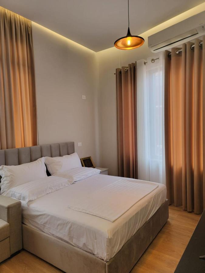 Berhami Studio Apartment Tirana Esterno foto