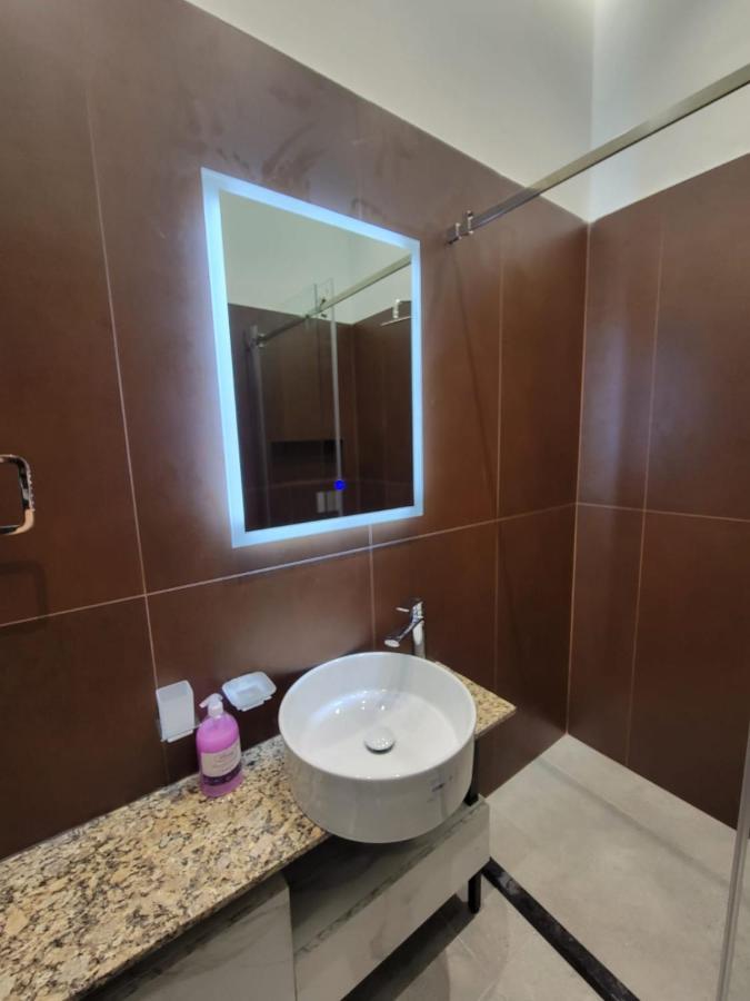 Berhami Studio Apartment Tirana Esterno foto