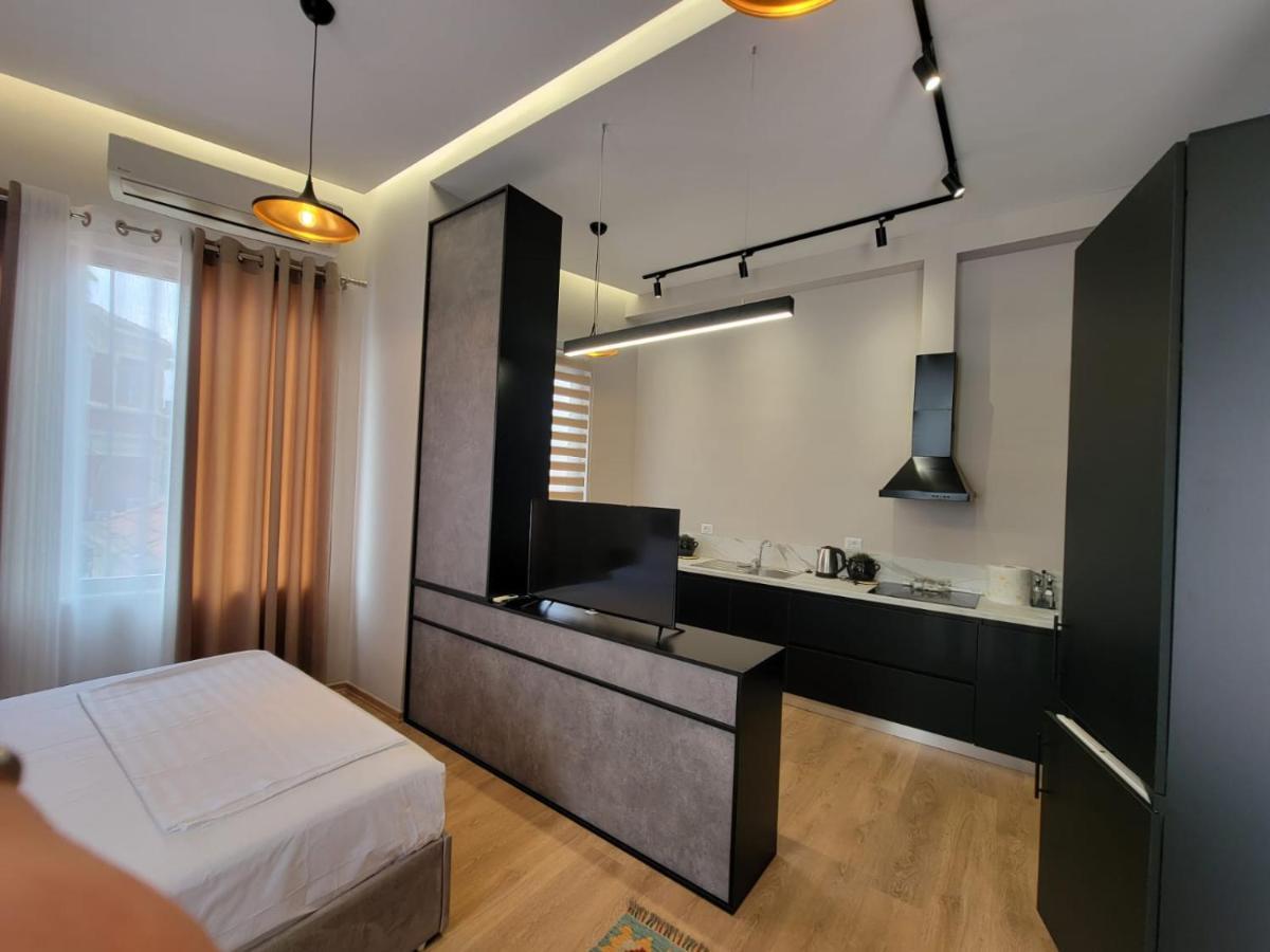 Berhami Studio Apartment Tirana Esterno foto